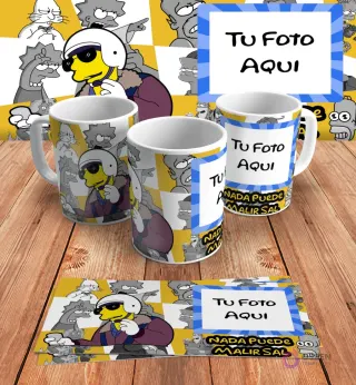 Plantilla personalizable para taza de sublimación de Los Simpsons, con espacio para añadir 'Tu Foto Aquí' junto al diseño de Bart con casco y 'Nada puede malir sal', en mockups.