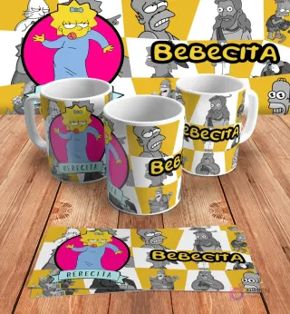 Diseño para taza de sublimación con Maggie Simpson como una 'Bebecita' con la frase 'Bebecita', en mockups de tazas y diseño plano sobre madera.