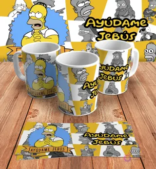 Diseño para taza de sublimación con Homer Simpson imitando al Jesús estilo Los Simpsons y la frase 'Ayúdame Jebús', presentado en tres mockups de tazas y un diseño plano sobre madera.
