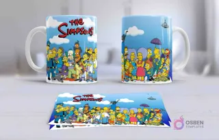Taza sublimada con el elenco completo de personajes de Springfield de Los Simpsons sobre un fondo azul celeste con nubes, platillo volador y el logo 'The Simpsons'.