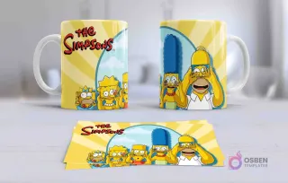 Taza con la familia Simpson (Homer, Marge, Bart, Lisa, Maggie) en un estilo artístico único y divertido, con Homer cubriéndose la cabeza, sobre un fondo amarillo con rayos y el logo 'The Simpsons'.
