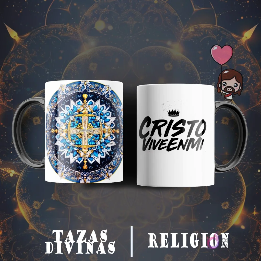 Taza sublimada con diseño de cruz cristiana dorada sobre mandala azul y patrón geométrico. Taza con la frase 'Cristo Vive en Mí' y corona.