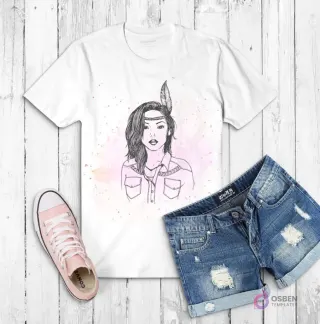 Polera blanca con ilustración de una mujer de cabello corto y oscuro, con una pluma en el pelo y un fondo de acuarela rosada