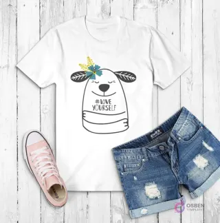 Polera blanca con ilustración de un perro caricaturesco abrazándose a sí mismo y la frase '#LOVE YOURSELF', con una flor azul
