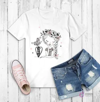 Polera blanca con ilustración de una niña de trenzas con flores en el cabello, sentada junto a un jarrón con mariposas