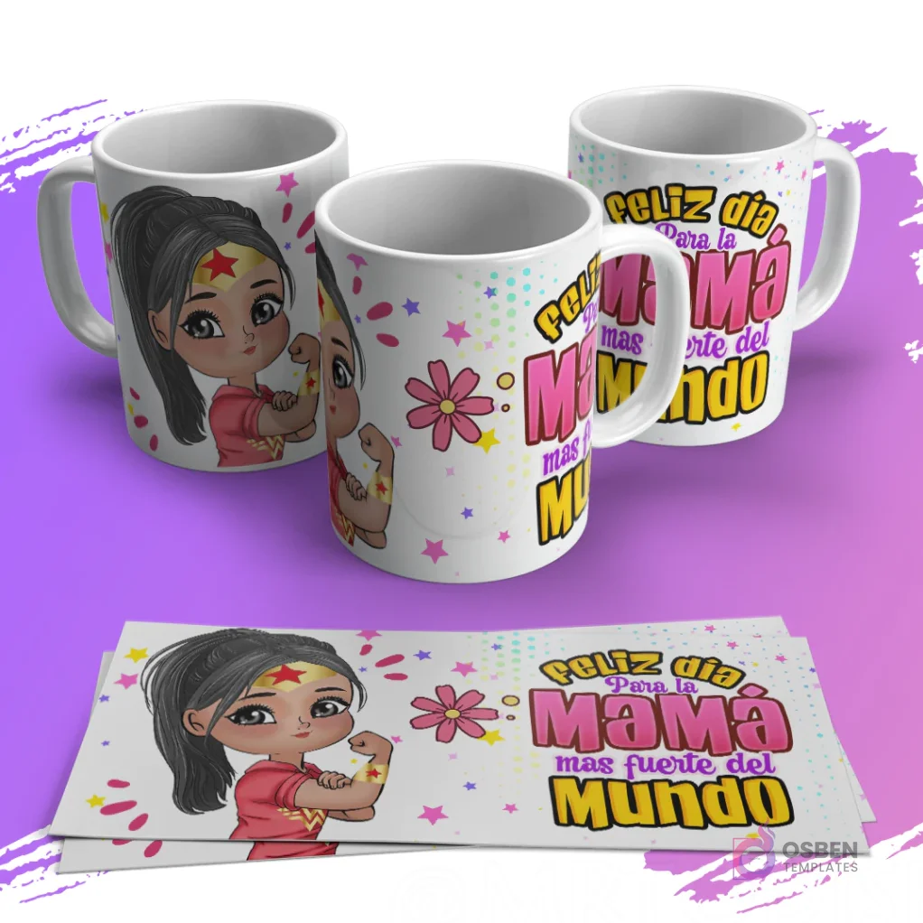 Tres tazas blancas sublimadas con diseño de una niña estilo chibi inspirada en Wonder Woman y texto 'Feliz día para la Mamá más fuerte del mundo', junto a dos plantillas planas