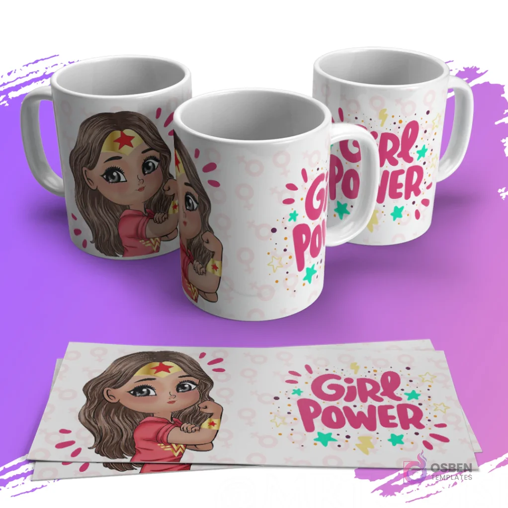 Tres tazas blancas sublimadas con diseño de una niña estilo chibi de pelo oscuro y estrella en la frente inspirada en Wonder Woman y texto 'Girl Power', junto a dos plantillas planas