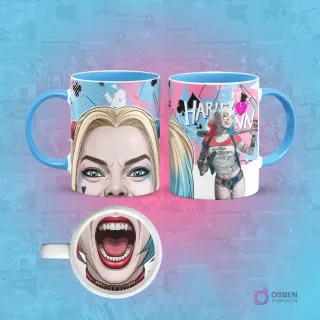 Taza de sublimación con diseño de Harley Quinn (estilo Margot Robbie), mostrando su rostro y el personaje completo con un bate. En la base de la taza, una boca abierta. El asa de la taza es azul claro.