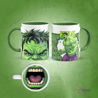 Taza de sublimación de Hulk con borde verde oscuro, diseño frontal de su rostro furioso y posterior rompiendo una pared, con una boca rugiendo en la base.
