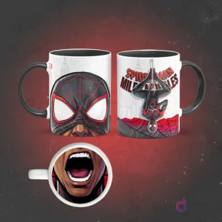 Taza de sublimación de Miles Morales Spider-Man con borde negro, diseño frontal de su máscara y posterior colgando boca abajo, con una boca abierta en la base.