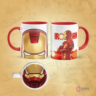 Taza de sublimación de Iron Man con borde rojo, diseño frontal de su casco cerrado y posterior lanzando un rayo, con un detalle de la boca de la armadura en la base.