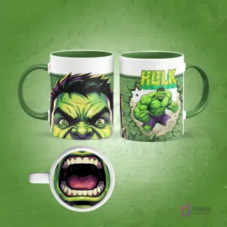 Taza de sublimación de Hulk con borde verde, diseño frontal de su rostro furioso y posterior rompiendo una pared, con una boca rugiendo en la base.