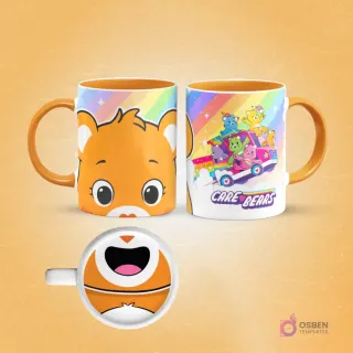 Taza de sublimación con diseño frontal del rostro de Funshine Bear naranja de los Care Bears y vista lateral de los Ositos Cariñositos en un auto, con arcoíris de fondo.