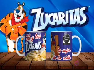 Mockup de dos tazas blancas con diseños de Zucaritas en morado, Tony el Tigre y frase 'Tú y las Zucaritas, lo mejor de la vida' sobre fondo azul.