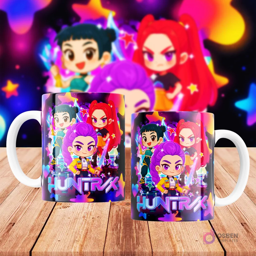Dos tazas blancas sublimadas con diseño de personajes femeninos chibi de Huntrix Demon Hunter con cabello oscuro y morado, sobre fondo oscuro con estrellas de colores.
