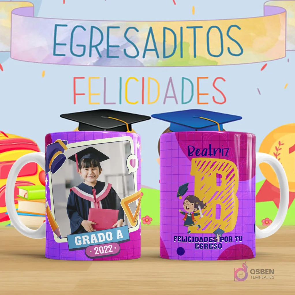 Taza de sublimación para egresaditos, diseño infantil de graduación en tonos violeta con marco para foto de niña, birrete y texto 'Grado A 2022', y reverso con letra B personalizada para Beatriz, personaje de niña feliz y frase 'Felicidades por tu egreso'.