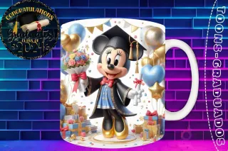 Taza de sublimación con Minnie Mouse graduada 3D animada celebrando la Clase 2024 con diploma y flores