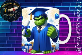 Taza de sublimación con Hulk graduado 3D animado celebrando la Clase 2024 con diploma y regalos