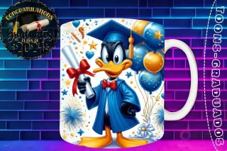 Taza de sublimación con Pato Lucas graduado 3D animado celebrando la Clase 2024 con diploma y globos dorados