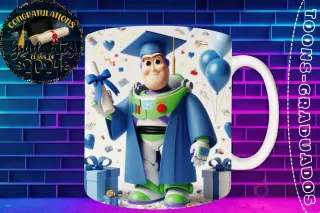 Taza de sublimación con Buzz Lightyear graduado 3D animado de Toy Story celebrando la Clase 2024 con diploma