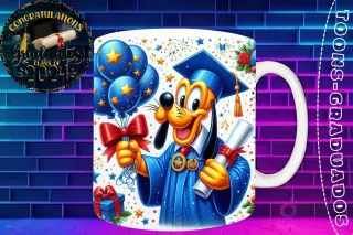 Taza de sublimación con Pluto graduado 3D animado celebrando la Clase 2024 con diploma y globos