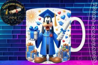 Taza de sublimación con Goofy graduado 3D animado celebrando la Clase 2024 con diploma y regalo