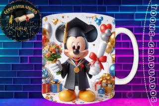 Taza de sublimación con Mickey Mouse graduado 3D animado clásico celebrando la Clase 2024 con flores