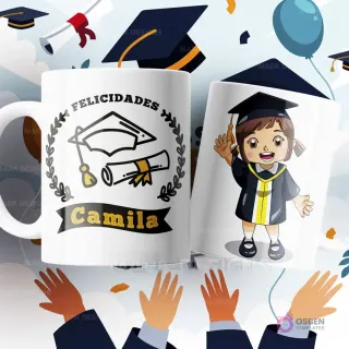 Dos tazas de sublimación blancas con diseños de graduación: una con birrete, diploma, y la frase 'Felicidades Camila', y la otra con una niña graduada de caricatura saludando, sobre un fondo festivo con birretes y globos.
