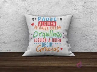 Cojín de sublimación blanco con diseño inspirador 'Un padre es alguien de quien estar orgulloso, alguien a quien decir gracias' con corazones rojos.