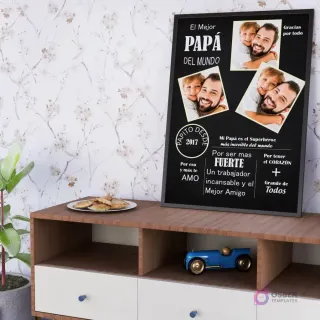 Diseño de cuadro imprimible para el Día del Padre con el texto 'El Mejor Papá del Mundo', 'Papito desde 2017' y fotos de padre e hijos, presentado en un mockup de ambiente hogareño moderno con un mueble bajo y elementos decorativos.