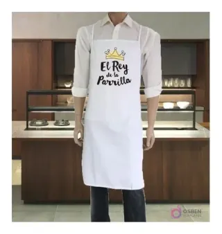 Delantal blanco sublimado con diseño vectorial 'El Rey de la Parrilla' para papás asadores, incluido en el Pack Día del Padre.