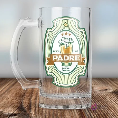 Chopero de vidrio sublimado con diseño del Día del Padre 'PADRE CALIDAD PREMIUM' en tonos verdes y beige, con una jarra de cerveza espumosa.