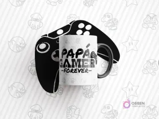 Mockup de taza blanca con diseño monocromático en negro 'PAPÁ GAMER -FOREVER-' y un mando de consola negro detrás, sobre fondo rayado con dibujos de Mario Bros