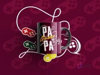 Mockup de taza granate con diseño 'PAPA GAMER' en blanco y amarillo, y líneas blancas abstractas de mandos, sobre fondo granate con patrones de controles