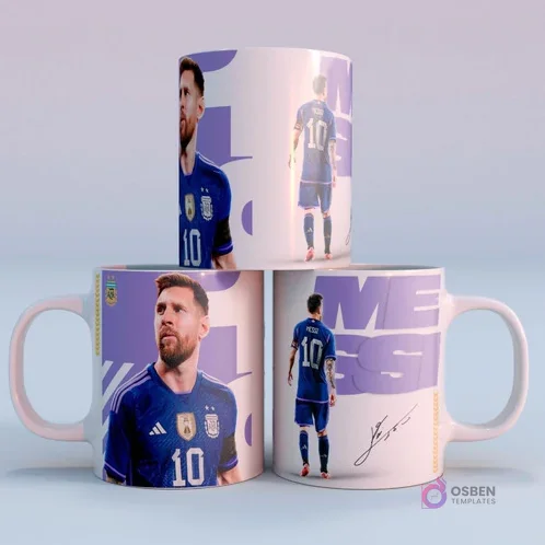 Mugs de sublimación con diseños de Lionel Messi en camiseta alternativa azul de Argentina 2022, con fondo púrpura y su firma, vista frontal y posterior de su camiseta número 10.