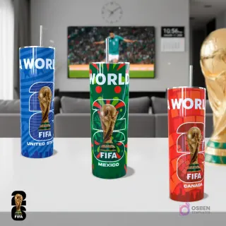 Tres tumblers sublimados para el Mundial 2026, representando a los países anfitriones: Estados Unidos (azul), México (verde) y Canadá (rojo), con el trofeo FIFA y '26'.
