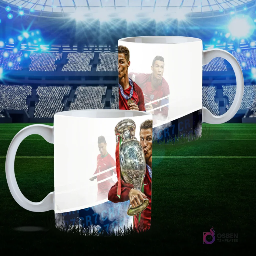 Mug de sublimación con Cristiano Ronaldo de Portugal besando el trofeo de la Eurocopa, con elementos abstractos y el logo CR7, sobre fondo de estadio de fútbol.
