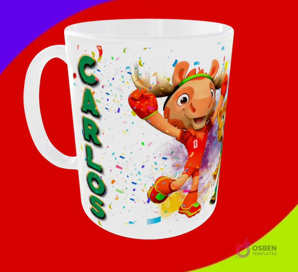 Taza sublimada con la mascota alce del Mundial 2026 celebrando con confeti y nombre Carlos