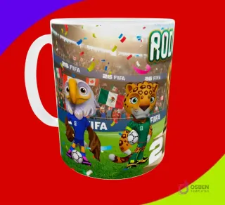 Taza sublimada con las mascotas águila y jaguar en estadio, con fans y banderas, y el nombre Rodrigo