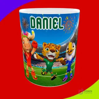 Mug sublimado con mascota jaguar, águila y alce en estadio, personalizable con nombre Daniel para Mundial 2026
