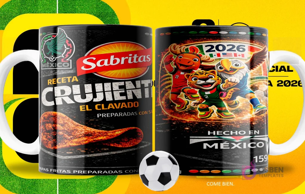Par de tazas blancas sublimadas con diseños de Sabritas Crujiente El Clavado y las mascotas del Mundial 2026, con un fondo amarillo de campo de fútbol