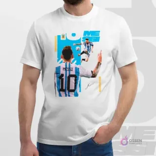 Hombre usando polera blanca con diseño de sublimación de Messi con la espalda número 10 de Argentina 2022 y un salto de acción. Fondo azul y blanco.