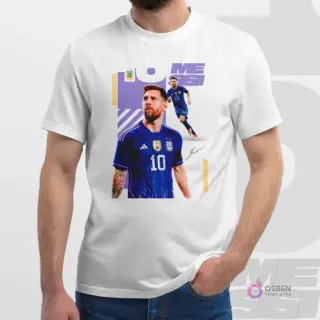 Modelo con polera blanca y plantilla de sublimación de Lionel Messi con la camiseta púrpura de Argentina 2022. Pose frontal y corriendo, con fondo violeta.
