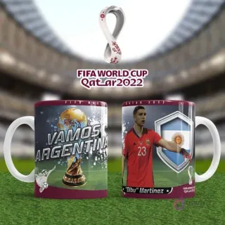 Plantilla sublimación taza Argentina Dibu Martínez Qatar 2022 atajando con escudo