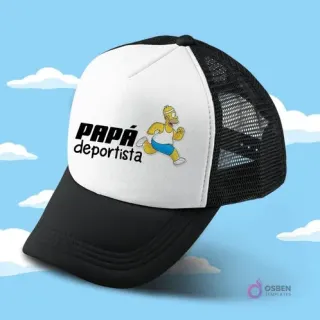 Gorro trucker blanco y negro sublimado con diseño 'PAPÁ deportista' y Homer Simpson corriendo, ideal para padres activos.
