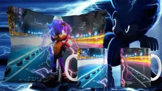 Plantilla sublimación Sonic la Película corriendo en ciudad nocturna con luces de neón en cojín y tazas, fondo oscuro con rayos.