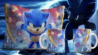 Plantilla sublimación Sonic de la Película (versión joven) en escena de batalla con rings y explosiones en cojín y tazas, fondo de ciudad y rayos.