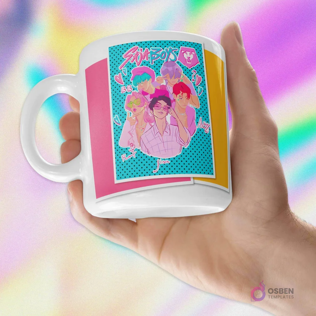 Taza blanca sublimada con diseño GAJA BOYS, cinco personajes masculinos estilo anime/manga con fondo rosa y turquesa a puntos, sostenida por una mano.