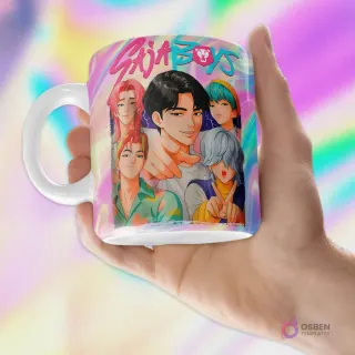Taza blanca sublimada con diseño GAJA BOYS, cinco personajes masculinos de anime, uno apuntando al espectador, fondo colorido y logo.