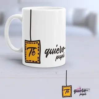 Taza blanca sublimada con diseño 'Te quiero papá' y etiqueta de té amarilla, ideal para el Día del Padre.